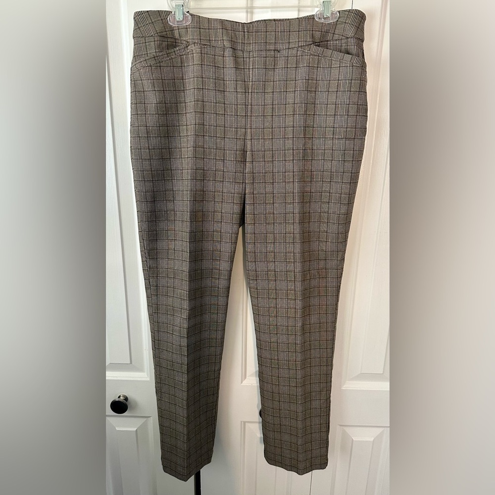 CHRISTOPHER & BANKS!!! Great Condition Plaid PullOn Pants Front/Back Pockets.